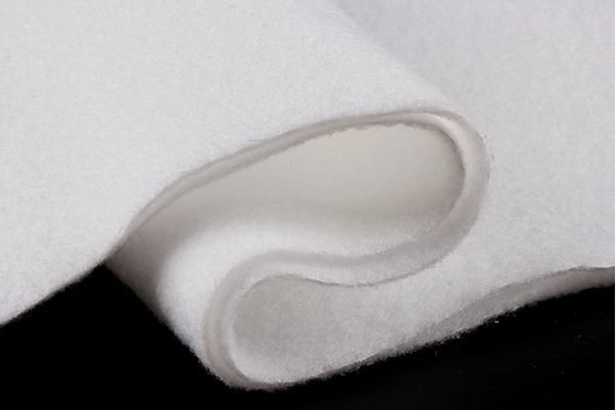 حرارة الهواء Spunbond 16g - 100g ناعمة جيدة مرونة الحفاظ على الدفء لوسادة الأريكة